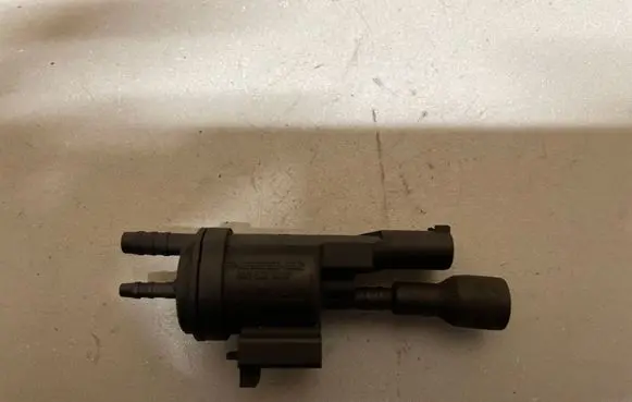 Mercedes-Benz E W212 Turbo solenoid valve 0025401497
