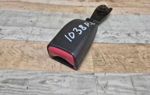 Mazda Premacy Front seatbelt buckle