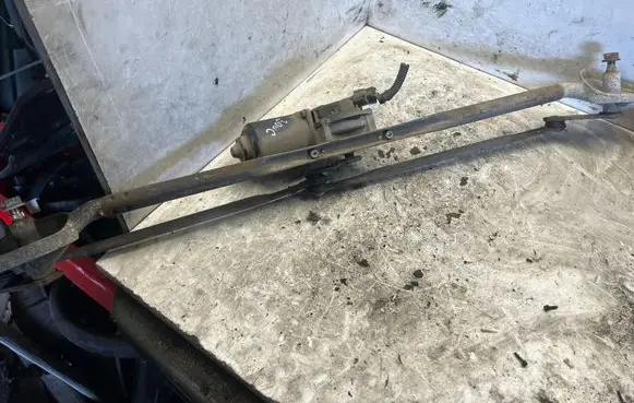 Chrysler 300 - 300C Front wiper linkage 04805711AA