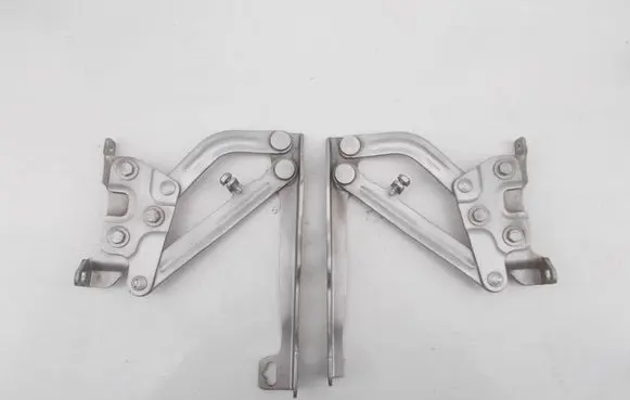 Engine bonnet/hood hinges
