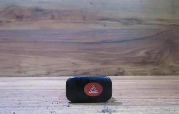 KIA Clarus Hazard light switch