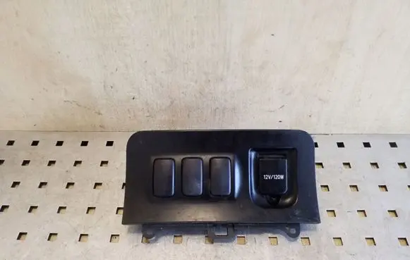 Toyota Land Cruiser (J120) 12 V Socket (front) 5883160030