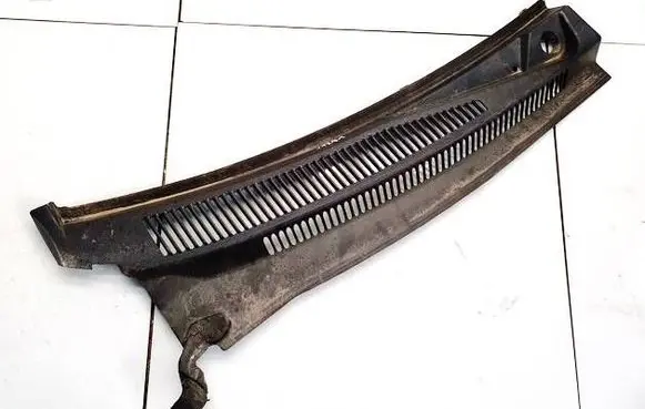 Jeep Grand Cherokee (WK) Wiper trim 55156852 8267000