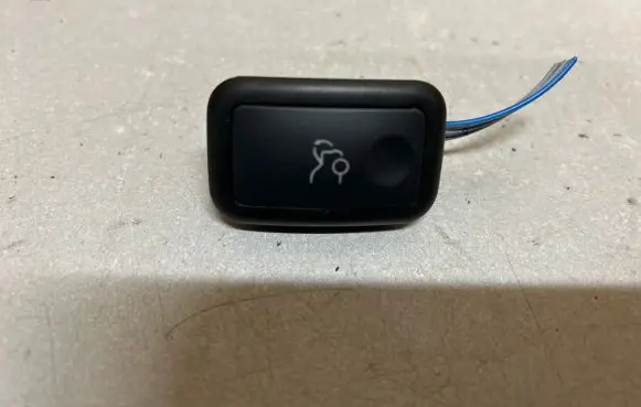 Mercedes-Benz C W204 Tailgate/boot open switch button A2048707051