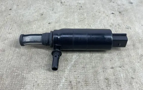 BMW 5 F10 F11 Headlight washer pump 7217792
