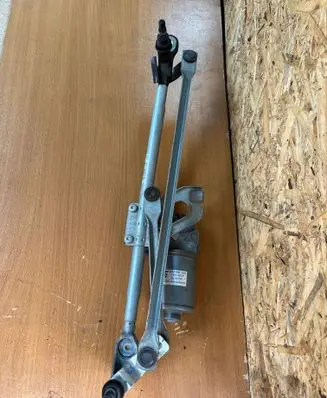 BMW X1 E84 Front wiper linkage and motor 2992465