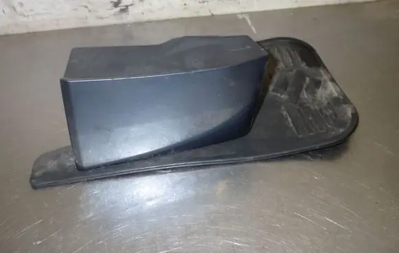 Suzuki Grand Vitara II Front arch trim 77651-65J0