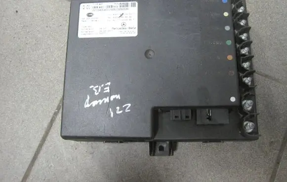 Mercedes-Benz S W221 Battery control module 5DK00901305 A2215400401