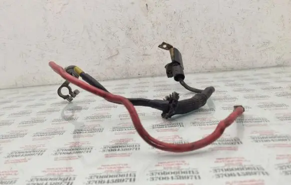 Volkswagen Touran II Positive cable (battery)