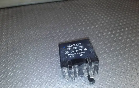 Volkswagen Transporter - Caravelle T4 Glow plug pre-heat relay 701906123