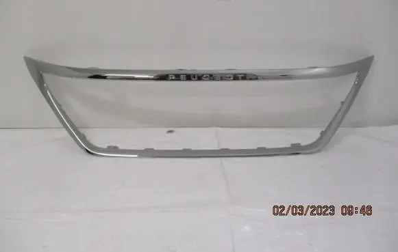 Peugeot 3008 II Front bumper upper radiator grill 9816441280
