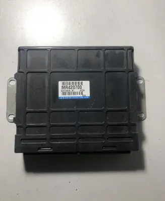 Mitsubishi Space Wagon Engine control unit/module MR420700
