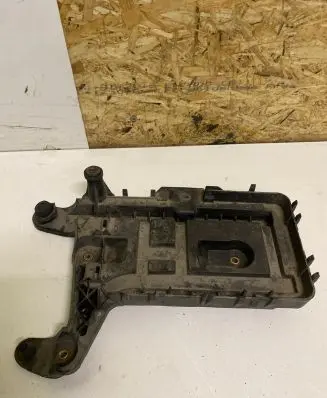 Volkswagen PASSAT B6 Battery tray 1K0915333C