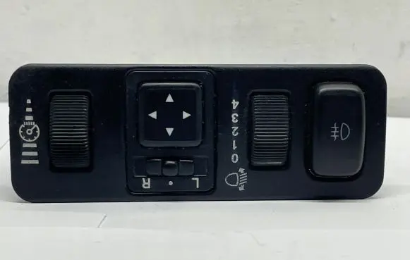 Mitsubishi Space Star A set of switches MR740608