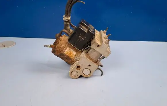 Mitsubishi Pajero ABS Pump MB668266 01100030270