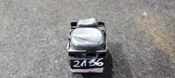 Toyota Avensis T250 Wing mirror switch 183574