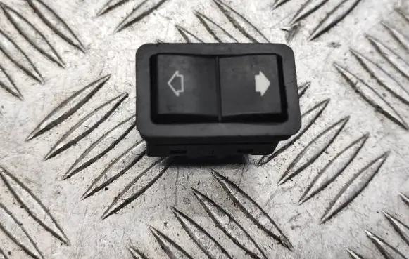 BMW 5 E39 Electric window control switch 8368932