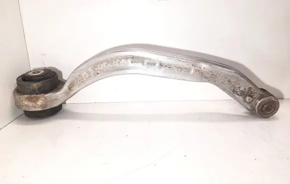Volkswagen PASSAT B5 Front lower control arm/wishbone 4D0407695J