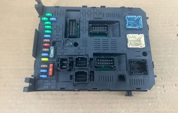 Citroen C4 I Picasso Comfort/convenience module 9664058780 281201906C 20977771