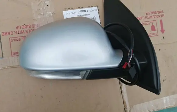 Volkswagen Golf V Front door electric wing mirror