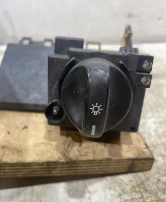 Mercedes-Benz E W210 Light switch 2105450104