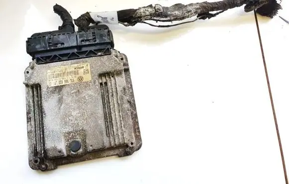 Volkswagen Golf VI Engine control unit/module 03l906022lf 0281015420