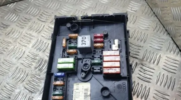Volkswagen Jetta V Fuse module 1K0937125A 3512319