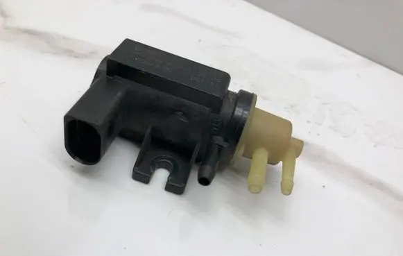 Volkswagen PASSAT B6 Vacuum valve 1K0906627A 06T181 70086800