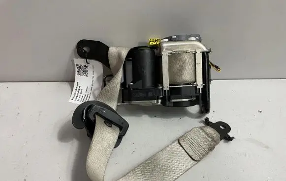 BMW X6 F16 Front seatbelt 7343636