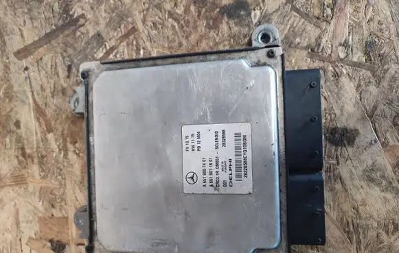 Mercedes-Benz E W212 Engine control unit/module A6519011801 28328588