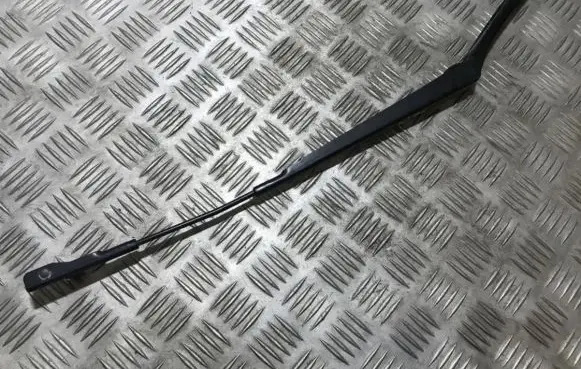 Skoda Octavia Mk2 (1Z) Front wiper blade arm 1z2955410