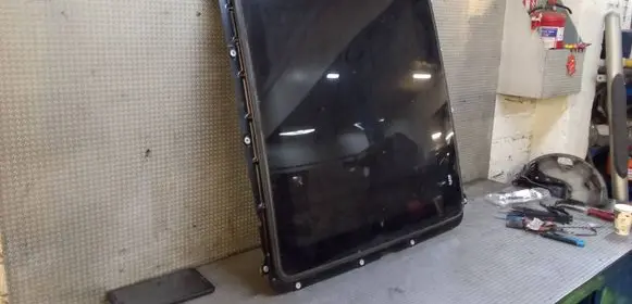 Mercedes-Benz B W245 Sunroof glass A1697800102