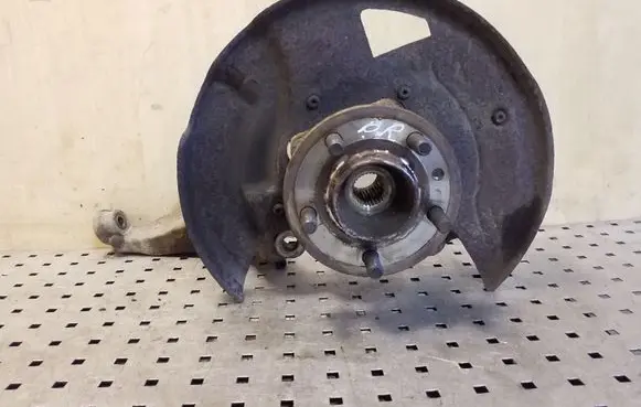 Land Rover Discovery 3 - LR3 Front wheel hub