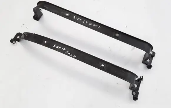 Fuel tank mounting bracket