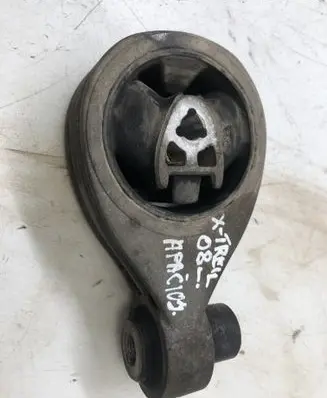 Nissan X-Trail T31 Engine mount bracket