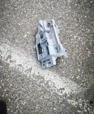 Nissan Juke I F15 Engine mount bracket