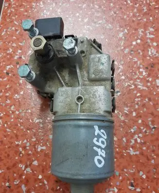 Volkswagen PASSAT B5 Wiper motor 0390241528