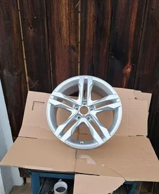 Audi A4 S4 B9 R18 alloy rim 8W9601025B