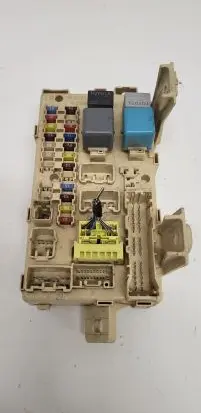 Toyota Avensis T250 Fuse module 05070413513902 2260505645 82641CA030F
