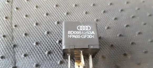 Volkswagen PASSAT B5.5 Other relay 8D0951253A 373