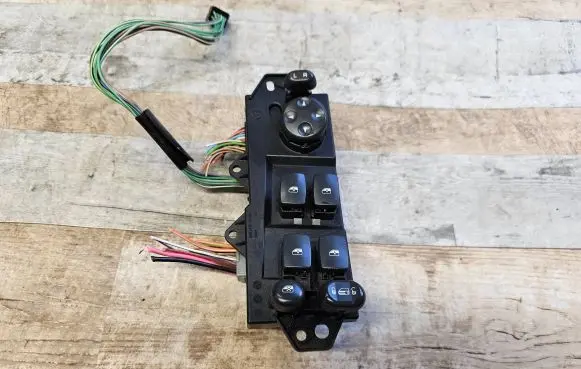 Chrysler Pacifica Electric window control switch 04685980AE 310328