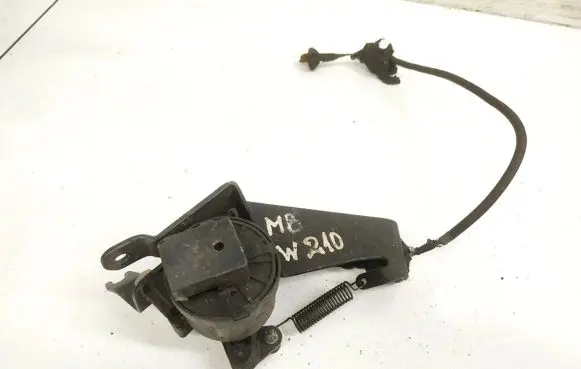 Accelerator throttle pedal