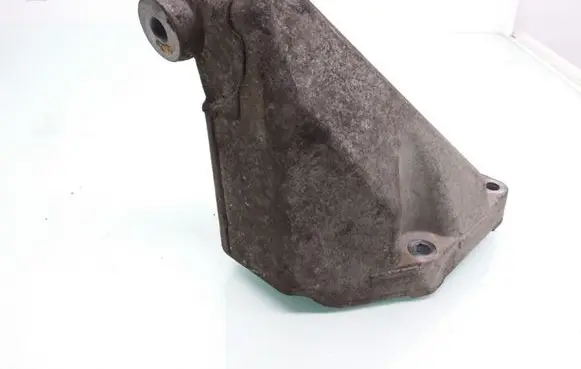 Mercedes-Benz E W211 Engine mounting bracket A6132230404