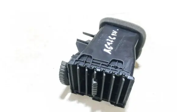 Nissan X-Trail T30 Dash center air vent grill 68751eq000