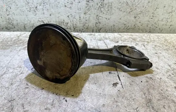 Dodge Challenger Piston with connecting rod