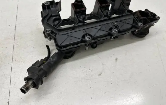Peugeot 3008 II Rocker cam cover 9827622780