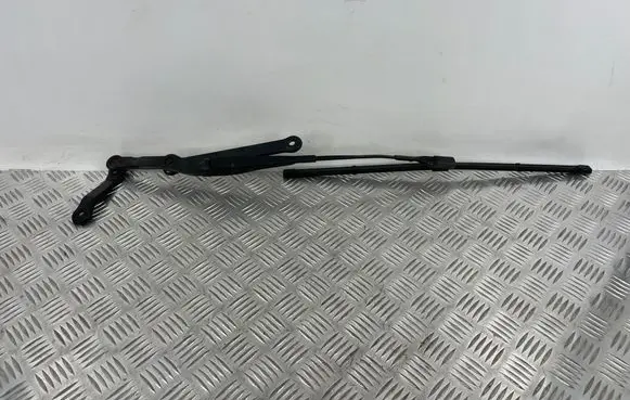 Mercedes-Benz C W205 Front wiper blade arm W000051785