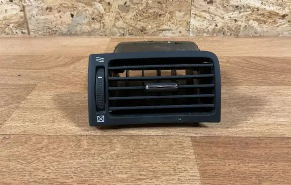 Toyota Avensis T250 Dashboard side air vent grill/cover trim 