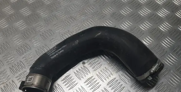 Volvo XC40 Intercooler hose/pipe 32252661