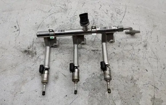 Volvo XC40 Fuel main line pipe P32257109
